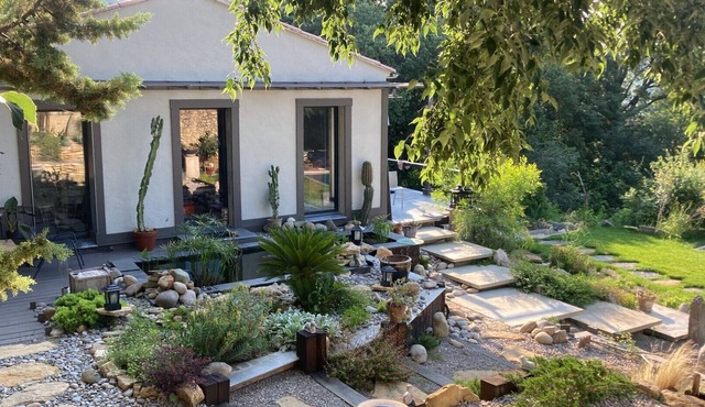 Belle Maison Avec Vue. Jardin et Piscine