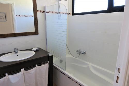 Belle maison bretonne 3 étoiles avec WIFI, entièrement rénovée à 800m mer à Trégastel - Réf 497