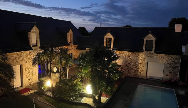 Belle Maison en Pierre Avec Piscine
