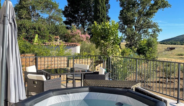 Belle Maison Entre Garrigues, Vignes et Taureaux