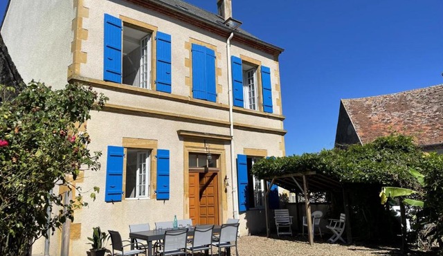 Belle maison bourbonnaise du 18e siècl au cœur d'un village pittoresque avec jardin - FR-1-489-387