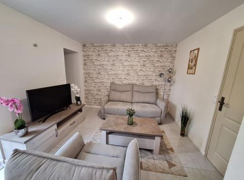 Belle maison au bord du plan d'eau