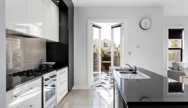 Belle Maison - Glenelg, Cafe, Family, Beach