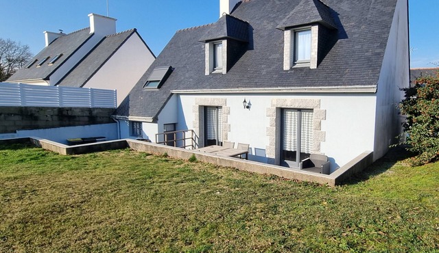 Belle Maison Lumineuse Avec Jardin Clos au Centre de Nevez - 500m des Commerces