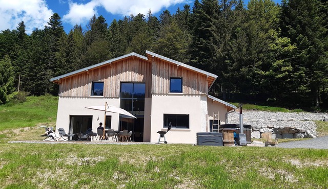 Belle Maison Neuve Dans Grande Propriété, Cadre Rare, Bain Nordique