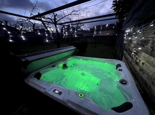 Belle maison rénovée avec jacuzzi