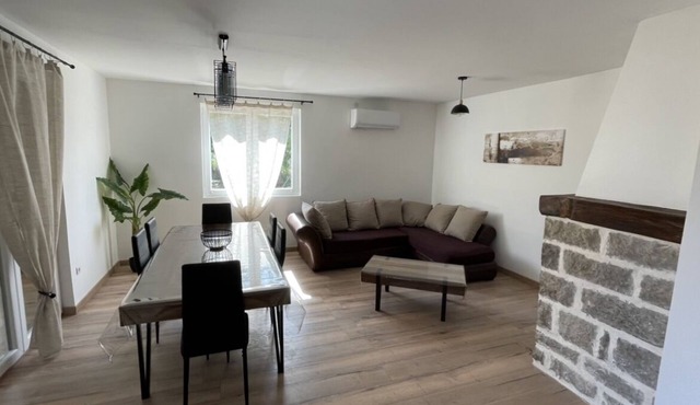 Belle Maison Rénovée Avec Jardin, à 500m du Centre Village