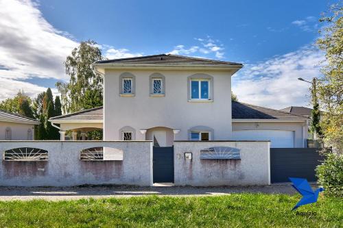 Belle Maison-St Exupéry- Groupama stadium-Viarhona-T3