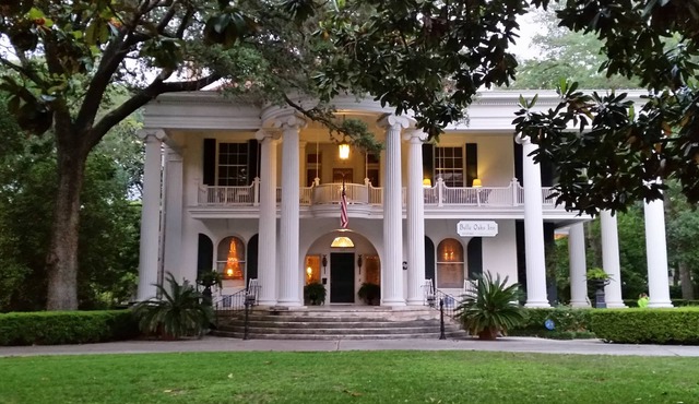 Belle Oaks Inn