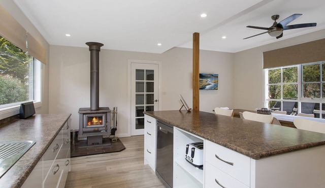 Belle of Bright - Located close to river and town precinct