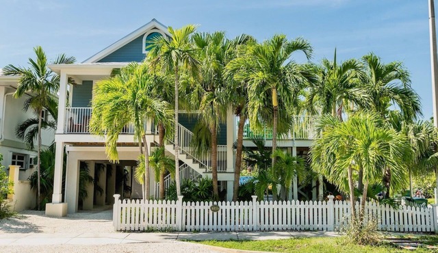 *BELLE OF THE BEACH @ CASA EAST* Beach House + LAST KEY SERVICES…