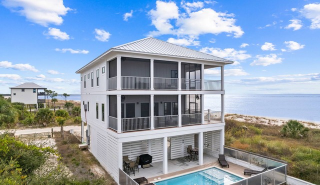 Belle of the Beach: Beachfront, Private Pool, Pet Friendly, EV Charger!