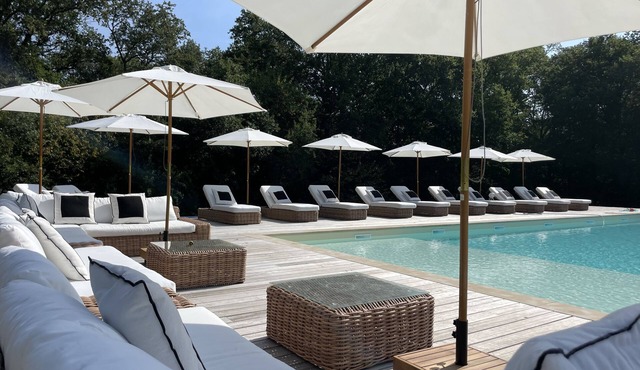 Belle Propriété Avec Piscine Chauffée et Gardien