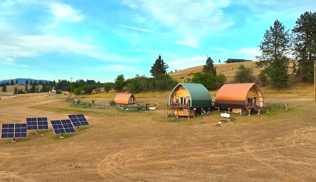 Belle's Bunkhouse, Arched cabin featured on YouTube, mountain & valley views