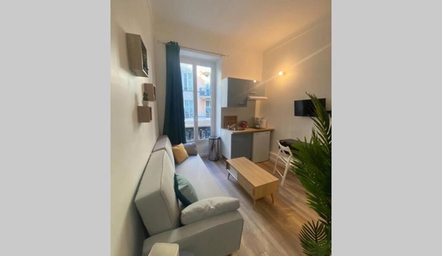 Belle studette entièrement rénovée quartier Libération Nice