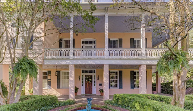 Belle Terre Mansion - Remodeled Pre-Civil War- Contemporary. Southern. History.