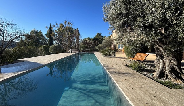 Belle Villa Aix-en-provence Située en Pleine Nature en Position Dominante