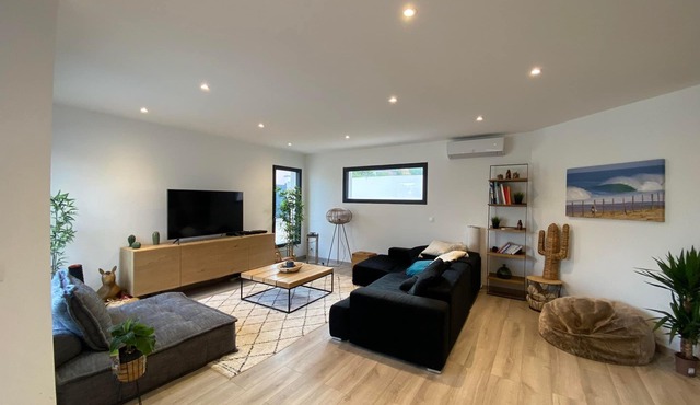 Belle Villa Avec Piscine en Bord de Garrigue