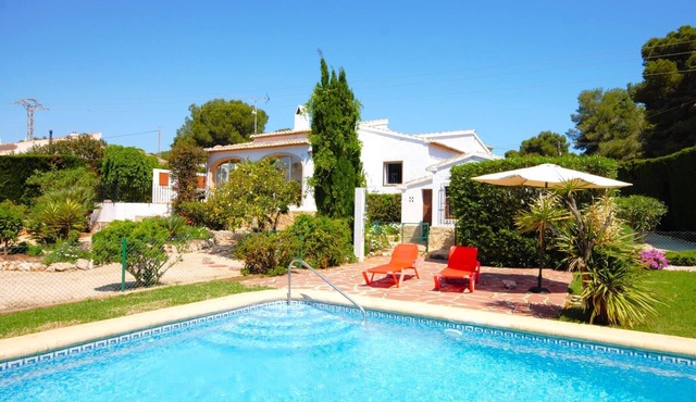 Belle Villa Avec Piscine 5 x 10 m, Grand Jardin Privatif, Proche des Plages