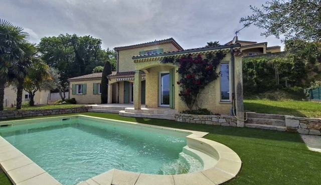 Belle Villa Avec Piscine - 6 Personnes