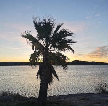 Belle villa de 90m2 au calme avec jardin et parking à 10 mn de la mer en voiture