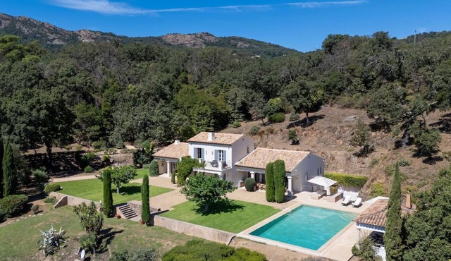 Belle villa, piscine, tennis