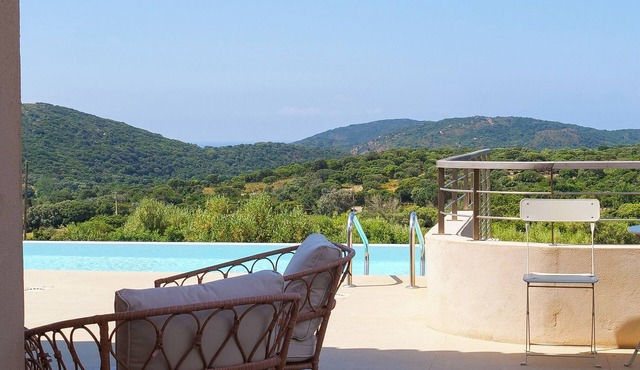 Belle Villa Récente Avec Piscine , sud de la Corse à 7 mn des Plages