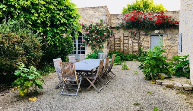 Belle Vue - beautiful house, large private pool and gardens