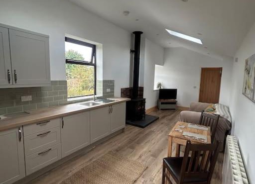 Belle Vue Cottage sleeps 2 one dog by prior permission