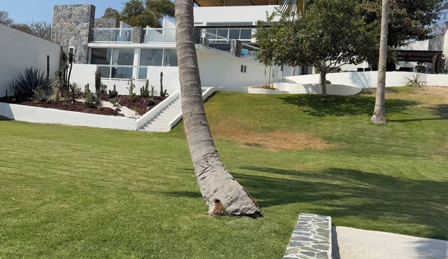 Belle Vue" house, with a spectacular view of the Tequesquitengo Lake.