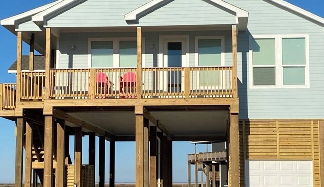 BELLE VUE- Pristine Bay Views - Community Pool