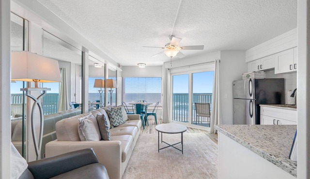 🚤Belleair Beach Club #313 – Cozy Gulf-Front Condo with Stunning Views & Heated Pool!🩱