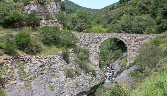 BelleBize - Romantic French Stone House; RIVER BATHING