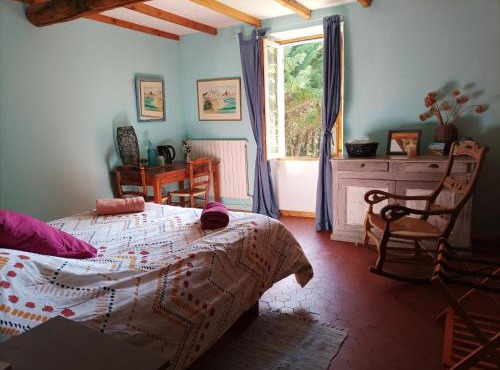 belles chambres d'hôte, spacieuses et paisibles, en pays de Forcalquier