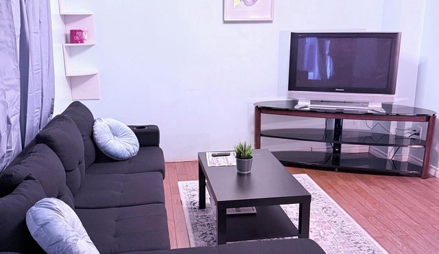 Belleville Getaway Big Yard & Comfort
