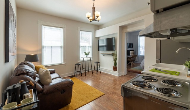 Bellevue 1-Bed Private Suite- Walking Distance to Cincy