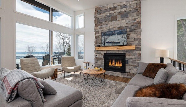 Bellevue 169: Luxe Chalet with Breathtaking Views
