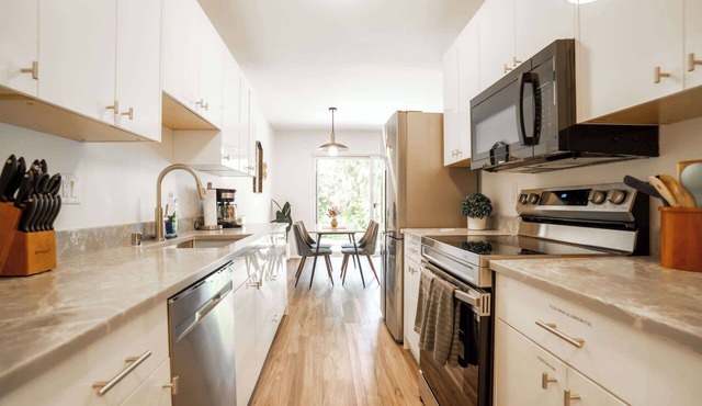 Bellevue 2B condo: downtown + Light rail
