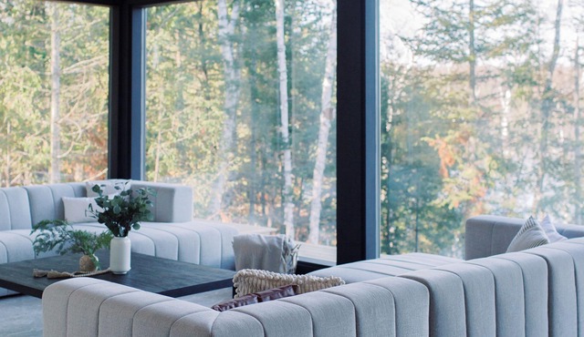 Bellevue: A cozy, Scandinavian-style cottage nestled on a hill.