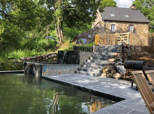 Bellevue de Terrou with natural pool