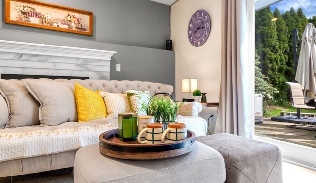 Bellevue Luxury & Spacious Daylight Basement