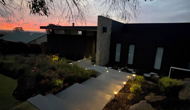 BELLEVUE VILLA.Luxury with Bay views. Mornington Peninsula's best kept secret!