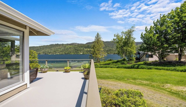 Bellingham Lakefront Retreat - family fun on the lake awaits!