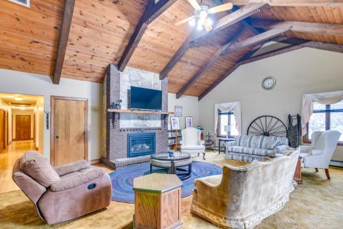Bellingham Retreat w/Fire Pit + Lake Access!
