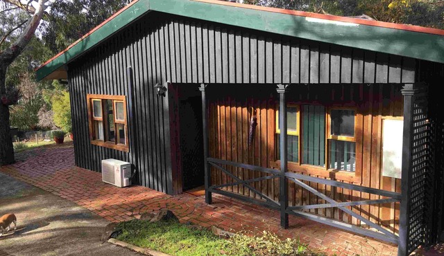 Bells Estate Bush Garden Cottage (pet friendly)