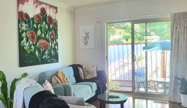 Bells Lane - Large Home w/ Double Garage Sleeps 10