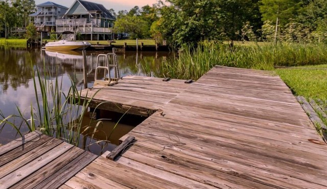 Bells on the Biloxi Pet Friendly Waterfront Sleeps 6