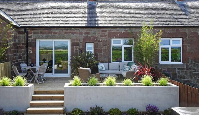 BELLSHILL COTTAGE, family friendly, with open fire in Belford