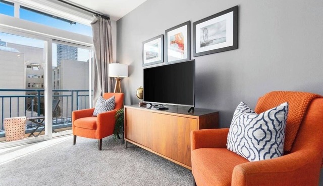 Belltown Perch, Explore like a local - 99 Walkscore!