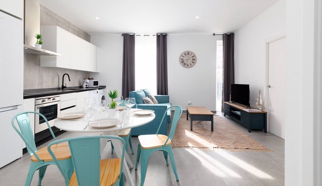 Belmar Apartments 4. WiFi + A/C + 6 Pax